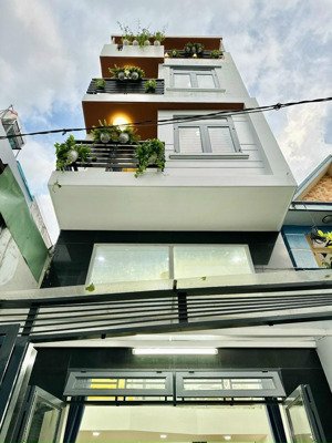 nhà đẹp giá vừa túi tiền ở thích quảng đức, p4, phú nhuận. giá 3ty150trieu. dt 70m². sổ hồng riêng