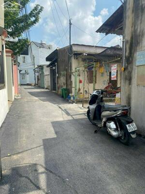 Bán đất P. Tân Phong, gần chợ 26, đường oto, 4m x 28m, sổ riêng thổ cư chỉ 2,5 tỷ