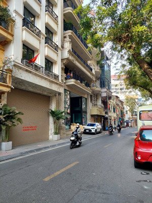 bán nhà mặt đường tại phố huế dt: 300m2, nhà 7 tầng, giá: 278 tỷ. hai bà trưng