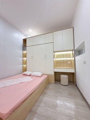 chính chủ e bán căn hộ p404 bán tt láng hạ ngay nguyên hồng đi vào sổ đỏ riêng 40m sd 62m logoc