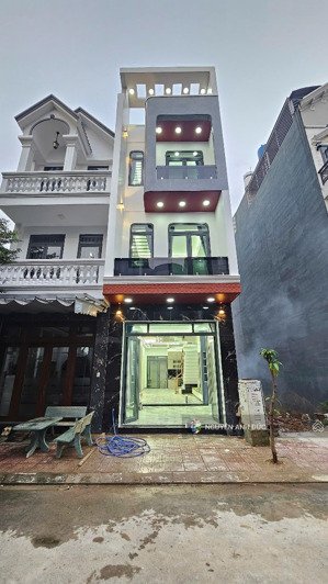 nhà mới cực đẹp kdc phú hồng thịnh 8. chỉ 4.2 tỉ sở hữu ngay nhà mới 100%. đẳng cấp dân trí