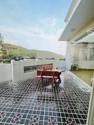 cho thuê biệt thự có nội thất dtsd 400m2 nhà có gara đậu oto góc 2mặt tiền nhà gần tt ninh kiều
