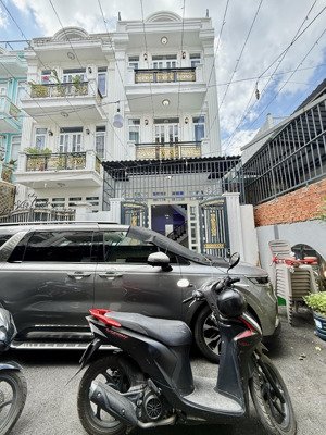 không tin nổi! nhà 3 lầu sát hà huy giáp mà giá này???