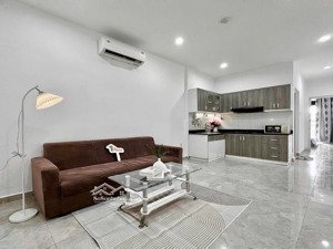 căn hộ dịch vụ 1 phòng ngủ 1 phòng khách ban công