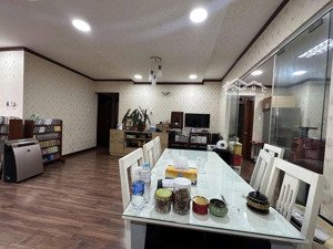 cho thuê căn hộ giai việt đường tạ quang bửu p5, q8. dt 115m2 2pn 2wc giá 14 triệu. lh 