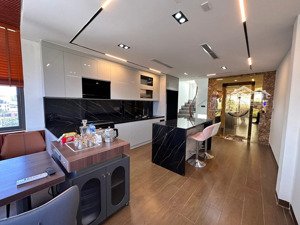 toà văn phòng phố nguyễn gia bồng - ngọc thuỵ - vỉa hè ô tô tránh - kinh doanh đỉnh - dt -60m -8 t