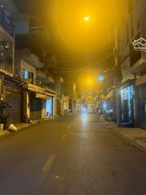 nhà bán mặt tiền trần tấn- pk rộng xe hơi ngủ trong nhà, ban công giếng trời thoáng mát...