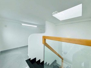 cần bán nhà đường 6m thiên phước-q10. giá 3tỷ800.đang cho thuê 25tr. gần trường tiểu học trưng trắc