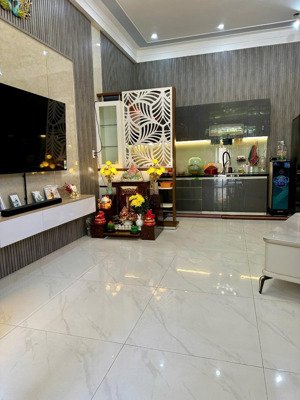 cần tiền bán nhanh can nhà 2 tầng gần choẹ hoà khánh nam