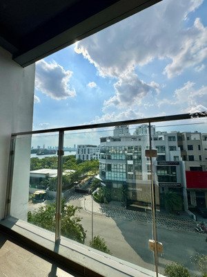 bán căn hộ đẹp view thoáng gần sông 2pn-80m2- đủ nt cao cấp chỉ 7 tỷ hơn 