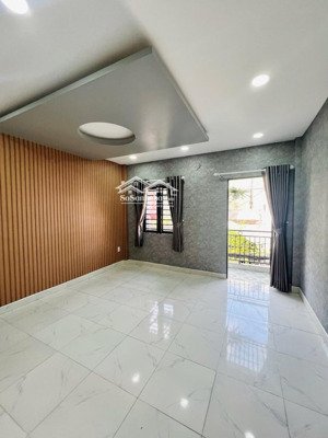 chỉ 5.x tỷ nhà đẹp ở ngay dt 61m2 4 tầng,khu nam long - đại lộ võ văn kiệt,chủ bán gấp đi định cư
