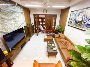 rẻ nhất hoàng mai . thoáng trc sau dân xây 45m -5 ngủ gần ô tô tặng nội thất , thông gốc đề, hmai