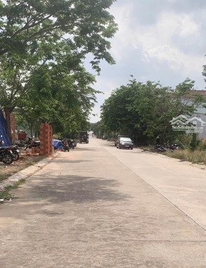 cần ra nhanh lô đất cách chợ nhật huy 300m , diện tích 150m2, giá 950tr, sổ sẵn sang tên, full thổ