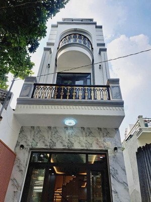 bán căn nhà 90m2 diện tích sử dụng 270m nằm kế bên chợ bình chánh, kết nối trực tiếp đường 1a