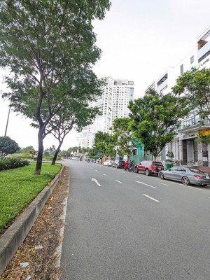 bán nhà mặt tiền trần quý kiên, p. thạnh mỹ lợi, tp. thủ đức. dt: 10m x 80m. cn 805,8m2. giá 80 tỷ