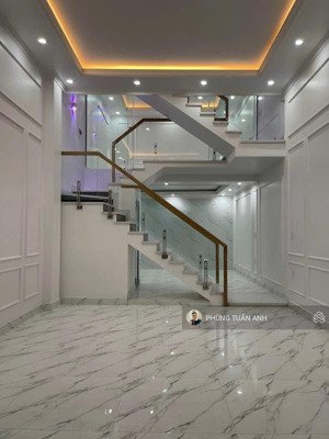 nhà đẹp 3,5 tầng + tum, phố chợ hàng hồ sen _ 45m2 _ ngõ đẹp có gara