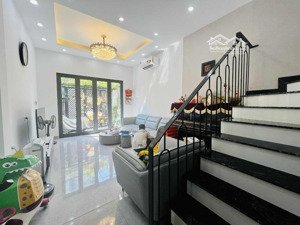 chính chủ bán nhà lạc long quân 60m2, 4 tầng, mặt tiền 4m. oto đỗ cửa vào nhà, giá chỉ nhỉnh 15tỷ