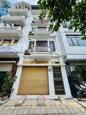 bán nhà phân lô đền lừ, ô tô tránh, đỗ, ô tô vào, ở và làm vp thì tuyệt vời, hoặc kd