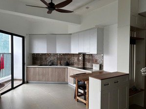 siêu hot!! cho thuê căn hộ thiết kế được 2 ngủ view sân golf hồ thiên nga giá tốt