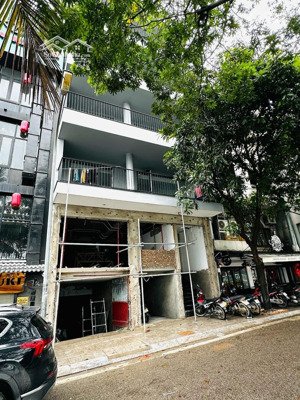 bán tòa nhà mặt phố vip xuân diệu - tây hồ - xây sẵn thô - gpxd - hoàn công đầy đủ, view hồ tây