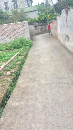 - Bán đất xã trung Hoà 47 m2, Mt 4.19m, vị trí đẹp , Giá chỉ 1.595 tr