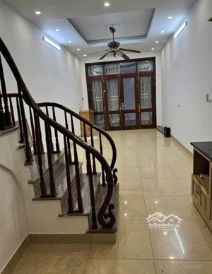 cho thuê nhà riêng 45m2 x 4 tầng ở 1150 đường láng, đống đa