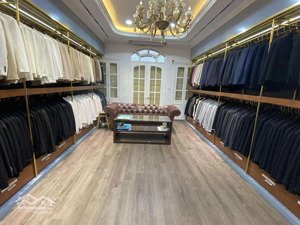 chính chủ cho thuê nhà 6 tầng x 150 m2, mặt tiền phố huế 5m, giá 150 triệu, có thang máy.