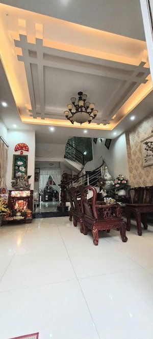 bán nhà bình tân khu tên lửa mặt tiền chợ 7,6 x 33m 4l 10pn nội thất xịn kinh doanh tốt nhỉn 19 tỷ