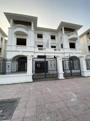 chính chủ bán biệt thự 200m2 mặt đường vành đai 3,5 (lê trọng tấn)