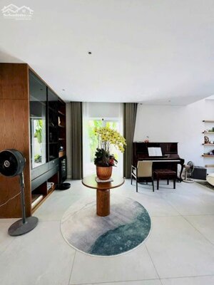 Rẻ hơn 10 tỷ. Bán biệt thự Thảo Điền 300m2, 3 lầu, 5PN, full NT. Giá 88 tỷ