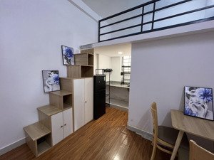 phòng gác thoáng mới dành cho hssv có thang máy ở 2-3 người thoải mái