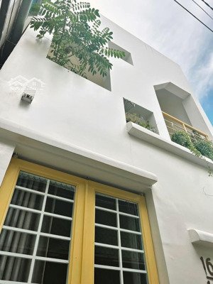 cho thuê nhà riêng đẹp, đầy đủ tiện nghi 2 pn sử dụng 100m2 gần nhà thờ fatima, trường đh luật cs2