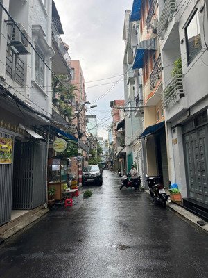 bán căn hộ dịch vụ cho thuê có 8 phòng, thu nhập trung bình trên 20 triệu mỗi tháng