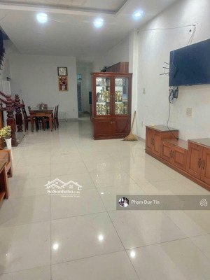 bán nhà xây kiểu căn hộ cho thuê kđt phước long b . dt : 175m2 gồm 11 phòng căn hộ và 1 nhà riêng.