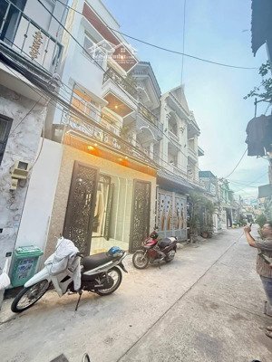 tôi cần bán gấp căn nhà giá ngộp 4tỷ050 đường trước nhà 7m nguyễn thái học- phạm ngủ lão- quận 1