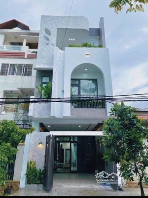 cần bán nhà đường 6m lê văn hưu - q1. giá 5tỷ4. đang cho thuê 35tr. gần bưu điện sài gòn