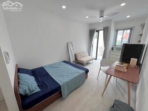 Phòng ngủ studio ban công thóang mát ngay trung tâm Quận 10 ngay Ueh Bách khoa
