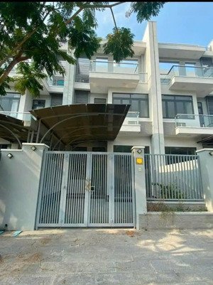 cho thuê nhà 2lầu 3pn thương mại dịch vụ phường phú mỹ gần siêu thị aeon mail & tthc tỉnh bdg