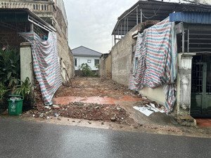 đất mặt đường tân quang đối diện hồ xương rồng