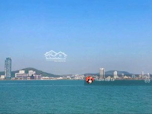 chính chủ bán căn hộ 1pn 45m2 view biển tòa alacarte hạ long bay. trước mặt là bãi tắm marina