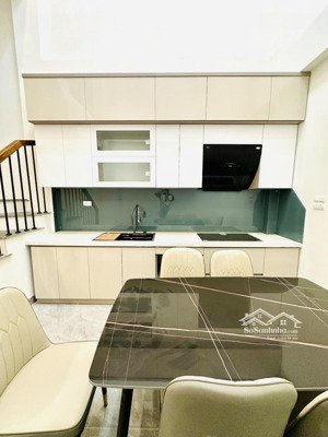 trung tâm thạch bàn ô tô vào nhà ngõ thông gần hồ điều hoà dân cư vip, gần aeon long biên