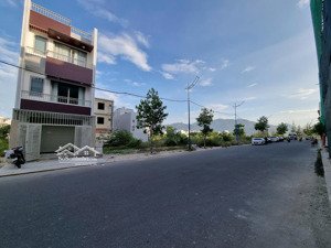 cho thuê nhà nguyên căn phù hợp làm văn phòng, mặt bằng kinh doanh đối diện ct2 vcn phước long 1