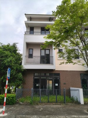 căn góc - công viên trước nhà - ngã tư 3 mặt thoáng - kđt centa city. giá chính chủ