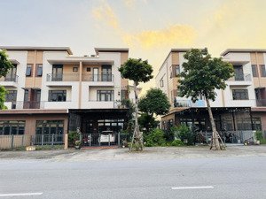 gấp - chủ cần bán nhà 120m2 giá 8,x tỷ cho thuê được cách long biên 7km kđt centa city từ sơn