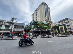 cho thuê căn góc 2 mặt tiền phan đăng lưu bình thạnh. diện tích 650 m2. 3 tầng. giá 300 triệu/tháng