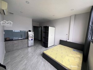 căn studio full nội thất- cửa sổ rộng thoáng mát