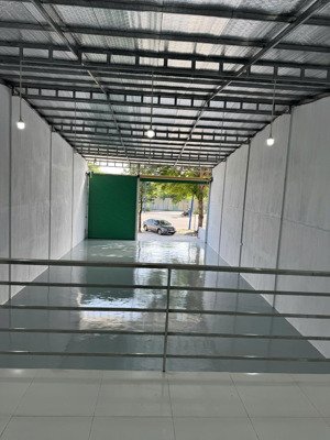 cho thuê mặt bằng 10 x 30, xây mới 100%, mặt tiền đường võ văn kiệt, xe tải lớn xe cont thuận tiện.