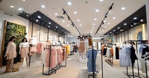 cho thuê nhà mặt phố chùa bộc, lô góc dt 55mx5t, vị trí vip, nhà cực đẹp, 70tr. lh : 