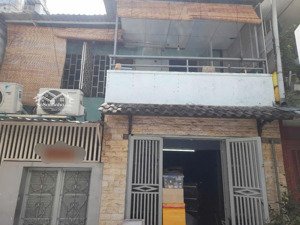 cho thuê nhà nguyên căn sạch đẹp. ngay trung tâm đường lạc long quân và trần văn quang, khu villa