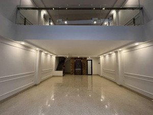 cần cho thuê gấp nhà lô góc đỗ quang, trung hoà cầu giấy, hà nội